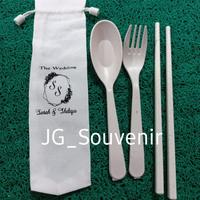 Gambar SOUVENIR SENDOK GARPU SUMPIT LOKAL/PLASTIK KEMAS BLACU CUSTOM NAMA dari JG Souvenir undefined 1 Tokopedia
