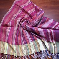 Gambar Pashmina Shawl Wanita Katun Lembut Lurik Jilbab Segi Empat Square Kerudung Tenun Perempuan Kec Cawas Klaten ATBM Benang Katun Woven 1-1 160x65cm Women Kain Muslim - Merah Muda dari Indonesia Craft and Journey undefined 5 Tokopedia