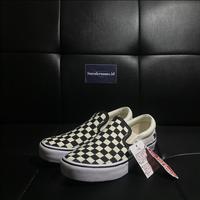 Gambar Sepatu Sneakers / Vans Slip On V98CLA Checkerboard Black / Original dari SNEAKROOMS ID undefined 1 Tokopedia