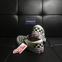 Gambar Sepatu Sneakers / Vans Slip On V98CLA Checkerboard Black / Original dari SNEAKROOMS ID undefined 4 Tokopedia