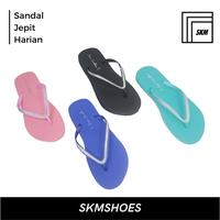 Gambar SANDAL JEPIT SUN SWALLOW KRISTAL / CRYSTAL SERIES - Hitam, 10 FIT 38 - 39 dari Skmshoess undefined 2 Tokopedia