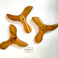 Gambar alat pijat segitiga telapak tangan kaki bahan kayu solid tradisional dari PUSAT ALAT TERAPI undefined 1 Tokopedia