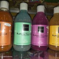 Gambar shower scrub scarlett whitening - jolly dari hampers m2mi undefined 1 Tokopedia