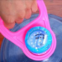 Gambar Alat Bantu Angkat Galon Air Minum Handle Grip Holder Pengangkat Galon - RANDOM dari TOKORAME SURABAYA undefined 5 Tokopedia