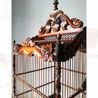 Gambar sangkar ukir kayu jati burung cucakrowo jalak crucukan unik - 50*50*80 dari sangkar seni jepara undefined 1 Tokopedia