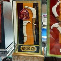 Gambar Figura Duduk Kayu Kaca Khas Aceh/Souvenir Bingkai Rencong dari TACUBA MAJU undefined 4 Tokopedia