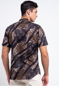 Gambar MOC Kemeja Lengan Pendek Slim Fit Besser-Navy - S dari MOC Indonesia undefined 2 Tokopedia