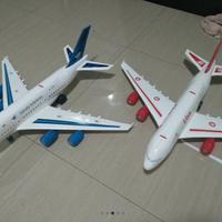 Gambar Mainan pesawat terbang garuda lion air besar dari D''TOYS undefined 3 Tokopedia