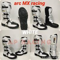Gambar SEPATU TRAIL CROSS ARC MX TERBAIK ADVENTURE GTX - Putih, 39 dari Ap racing shop undefined 1 Tokopedia