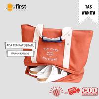 Gambar FIRST PROJECT - Tas Tote Bag Kanvas Wanita dengan Tempat Sepatu - Orange dari Toko First Project Shop undefined 1 Tokopedia