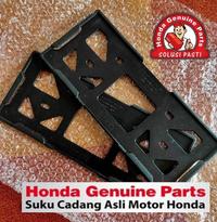 Gambar Dudukan Bingkai Plat Nomer Motor HONDA YAMAHA DLL Original Sepasang - Honda3 dari Viral99 Automotive undefined 2 Tokopedia