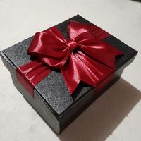 Gambar Gift Box Hitam Pita Merah Maroon - Desain Elegan & Tahan Lama - Cocok untuk Berbagai Kesempatan - Bisa Custom Ukuran dan Warna Lain Box Hadiah Bahan Karton Keras - WarnaLainNote, 10x8x5cm dari NajwaCollections undefined 3 Tokopedia