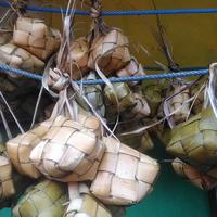 Gambar #ketupat matang siap santap harga satuan khusus Bandung dan cimahi dari Sanggar gazebo undefined 2 Tokopedia