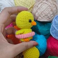 Gambar Gantungan kunci Boneka Rajut Lucu - Amigurumi - Bebek Kuning (Duck) - Merah dari Ms Miley Amigurumi undefined 2 Tokopedia