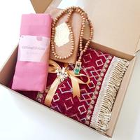 Gambar Blast Paket Kado/Hampers Perempuan SAJADAH TASBIH ALQURAN - 5 in 1 Crystal, Hijau dari BlasterandShop undefined 3 Tokopedia