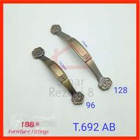Gambar Tarikan Handle Laci Antik Laci Pintu Lemari Gagang Kuningan Knob 692 - T.692-96 AG dari Sinar Rezeki 8 undefined 1 Tokopedia