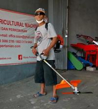 Gambar Mesin potong rumput gendong 2T - 49CC dari SAAM Toko Pertanian Jember undefined 1 Tokopedia