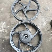 Gambar velg roda honda vario 125 KZR pnp vario 125 / 150 old new original depan belakang dari yogi part undefined 1 Tokopedia