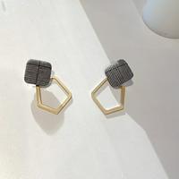 Gambar ANTING TUSUK WANITA GOLD PLAID KOTAK KOTAK IMPORT dari Casslyn House undefined 5 Tokopedia