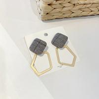 Gambar ANTING TUSUK WANITA GOLD PLAID KOTAK KOTAK IMPORT dari Casslyn House undefined 3 Tokopedia