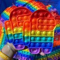 Gambar Pop It Fidget Toy Among Us Rainbow Pop It Among Us Rainbow Besar - Kotak Rainbow dari Liusa Toys undefined 2 Tokopedia