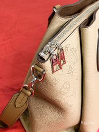 Gambar LV Louis Vuitton Haumea Galet Patent Hongkong dari kyjoochino undefined 3 Tokopedia