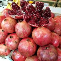 Gambar Buah Delima Merah Pomegranate Super Import Manis - Merah, 1 Biji dari Sari Buah ID undefined 1 Tokopedia