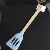 Gambar spatula lubang silicon gagang kayu - Ungu dari TASHIEN undefined 2 Tokopedia