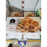 Gambar Bolen Talas Rafles Bogor Sangkuriang - Coklat dari Buah Tangan Official 08 undefined 2 Tokopedia