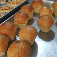 Gambar roti isi dengan bentuk bluder dari Beryl bakery undefined 1 Tokopedia