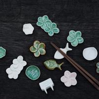 Gambar Chopstick Rest / Tatakan Sumpit Jenggala 9 × 4,5 cm Frangipani Putih dari Jenggala Keramik Bali undefined 3 Tokopedia