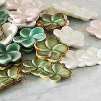 Gambar Chopstick Rest / Tatakan Sumpit Jenggala 5 × 1,5 cm Frangipani Putih dari Jenggala Keramik Bali undefined 2 Tokopedia