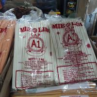 Gambar Mie Lidi Cap A1 1kg Medan Kuning dan Putih - Putih dari Toko ShopSans undefined 3 Tokopedia