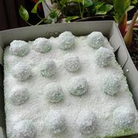 Gambar klepon cake 20*20 dari mama kinan kitchen undefined 5 Tokopedia