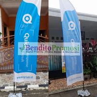 Gambar Flag Banner 3m | Beach Flag | Flying Banner | T Banner - flag pole - FEATHER, 1 SISI CETAK dari Bendito Promosi undefined 3 Tokopedia