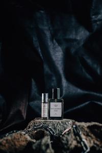 Gambar PARFUM PRIA PREMIUM ORIGINAL WANGI TAHAN LAMA NON ALKOHOL LOKAL BLACK - 30 dari bajupriaofficial undefined 5 Tokopedia