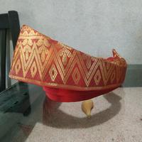 Gambar Tanjak Kombinasi Merah Maroon motif emas grosir dari Zaina_Zain_Collection undefined 2 Tokopedia