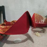 Gambar Tanjak Kombinasi Merah Maroon motif emas grosir dari Zaina_Zain_Collection undefined 4 Tokopedia