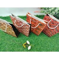 Gambar Tas Kertas Laminasi Motif Batik Belanja Kado Souvenir 17 x 7 x 25 - Batik 1 dari Rahmah Tas Kertas dan Kemasan undefined 3 Tokopedia