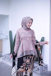 Gambar [WIDBATIK] Batik Couple dan Kebaya Kalena Brown - Kebaya Engagement - rok, M dari Wid Batik undefined 5 Tokopedia