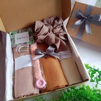 Gambar hampers hijab kado pernikahan - Paket Hijab dari SNRSHOP_NEW undefined 1 Tokopedia
