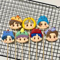 Gambar Buket Cookies / Cookie Bouquet Flower Nct Dream Graduation – Buket Hadiah Ulang Tahun & Wisuda Graduation Gift Unik Edible Custom - Tanpa Bunga, bubble wrap dari Crumbella.id undefined 3 Tokopedia