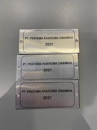 Gambar LABEL NAMA BRAND MERK TULISAN TIMBUL PLAT BESI ALUMINIUM CUSTOM 5x2 CM dari TOSERBA STUFF undefined 1 Tokopedia