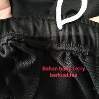 Gambar Celana Pendek Pria Olahraga Basket Futsal saku resleting kanan kiri - Hitam List, XL dari toko jeans isya undefined 4 Tokopedia
