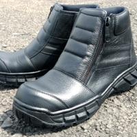 Gambar sepatu safety kulit asli model dumai - Hitam, 41 dari RDV18 FOOTWEAR undefined 1 Tokopedia