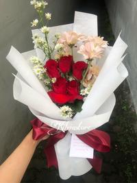 Gambar Buket bunga asli semarang - 10 tangkai, mawar merah dari Kilvia Store Semarang undefined 2 Tokopedia