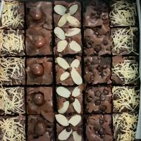 Gambar box fudgy brownies sekat dari HAPPY SNACK SURABAYA undefined 1 Tokopedia