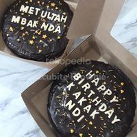 Gambar Hampers Fudgy Brownies Custom 20x20 untuk ulang tahun, nikahan, dll - Persegi dari Secubite Brownie undefined 3 Tokopedia