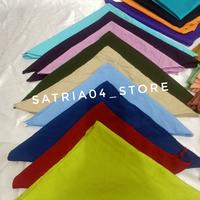 Gambar slayer polos segi tiga/slayer anak anak/syal bandana segiempat dari republik2_store undefined 3 Tokopedia