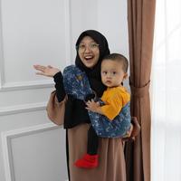 Gambar gendongan bayi bamboo sling cuddle me - Bee Creme dari cuddleme_babykidssamarinda undefined 5 Tokopedia